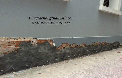 Dùng Quicseal 105 lấp kín khe nứt bằng màng và tinh thể