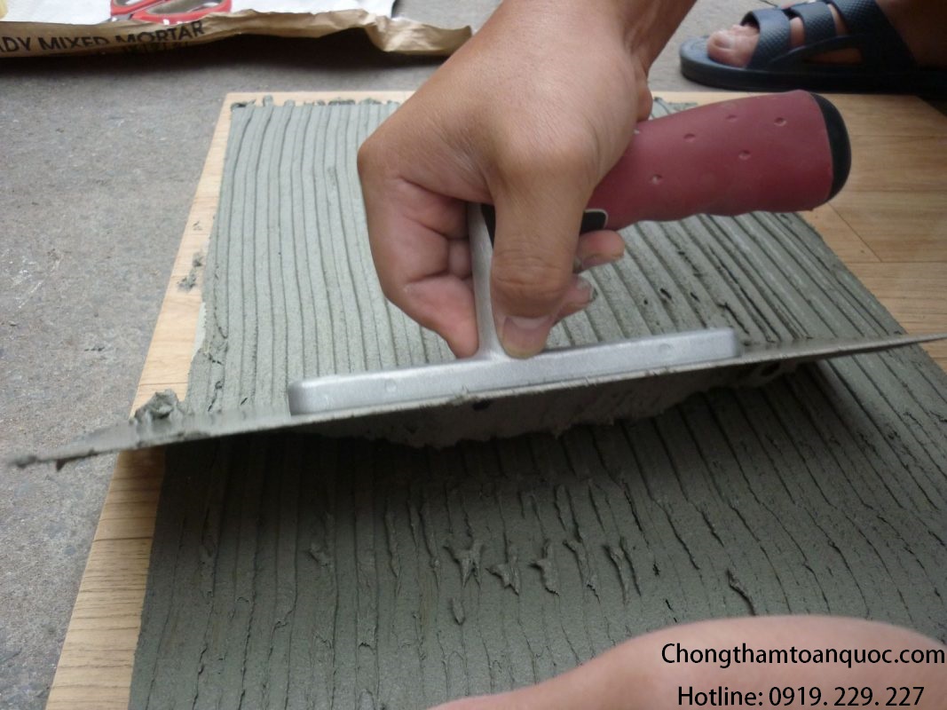 Thi công keo dán gạch Mova MTM - 1