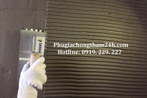 Tiến hành thi công keo dán gạch Senda - S1